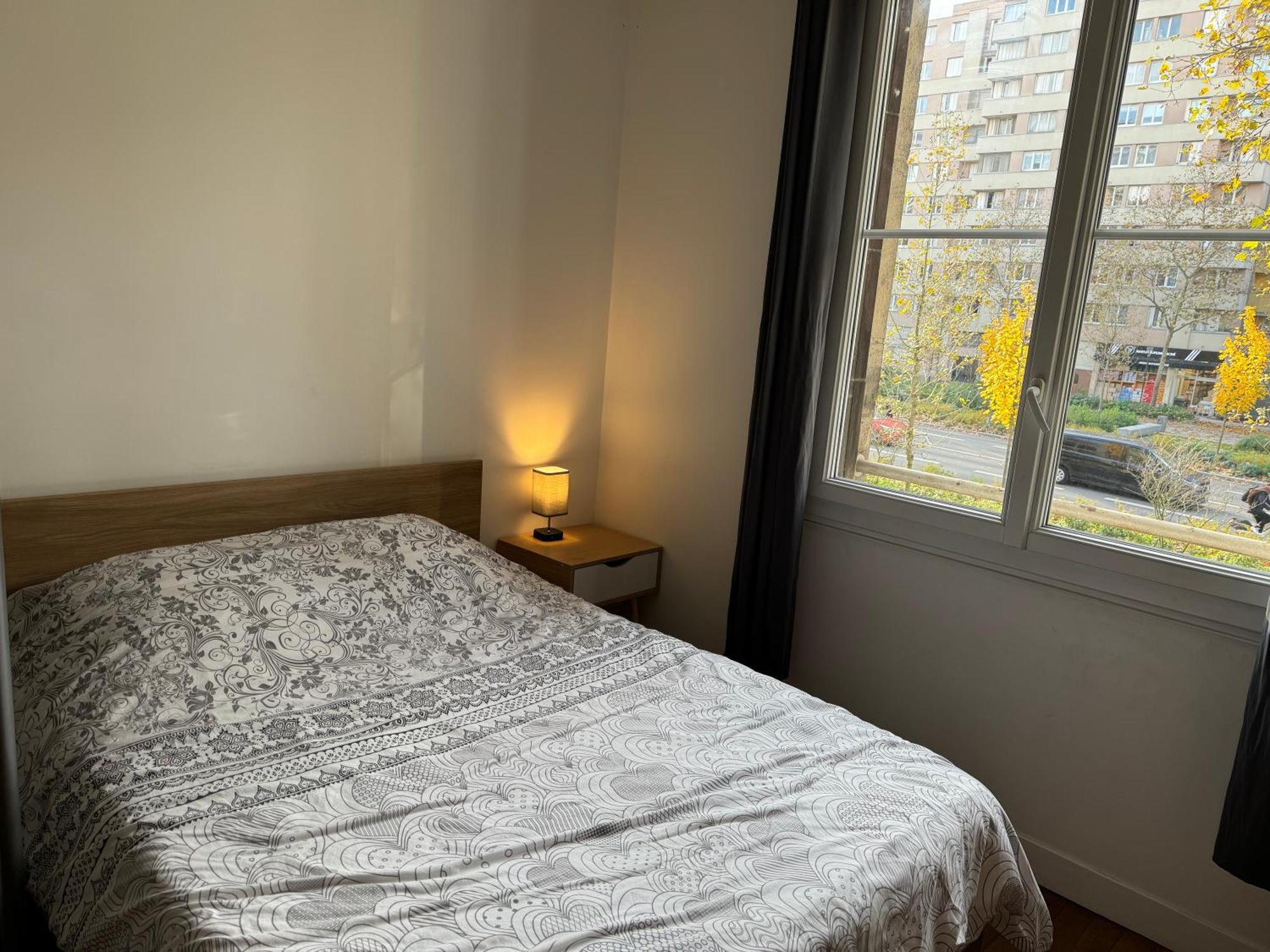 Apartment Paris-18 *
